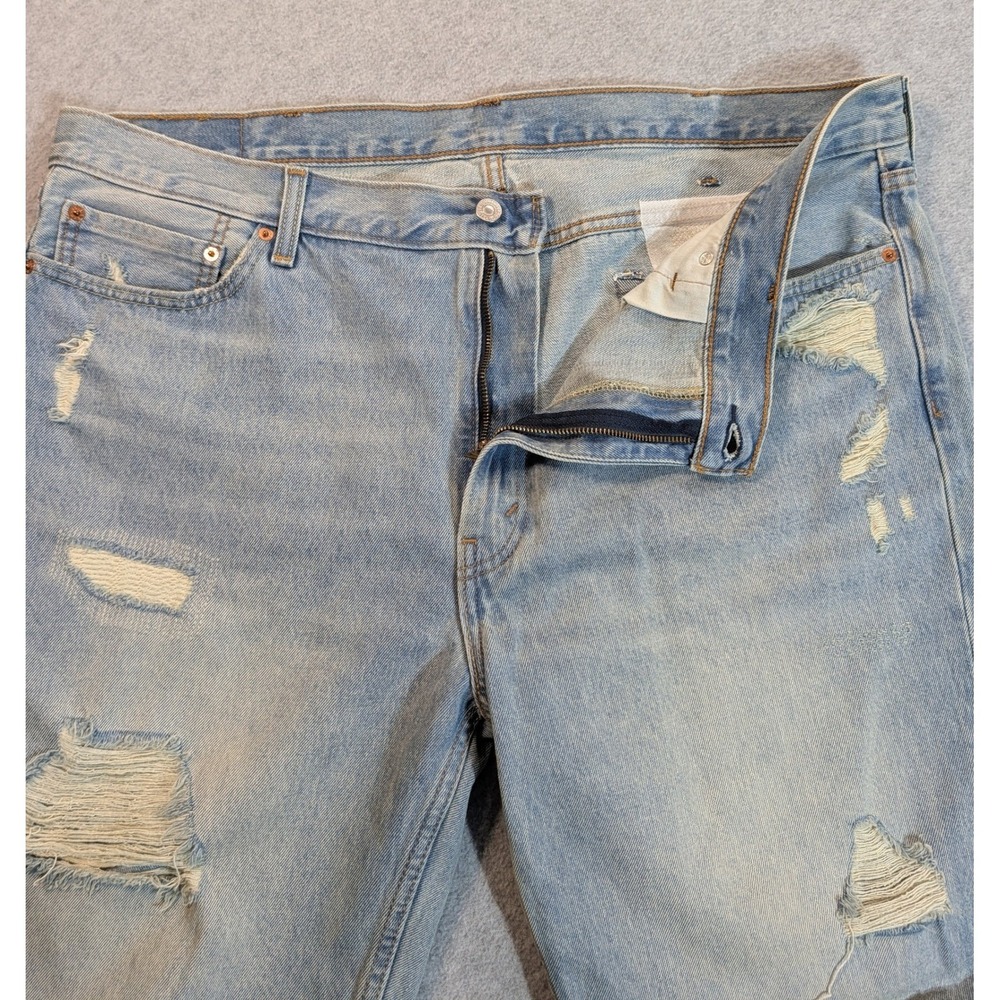 Levis 511 Slim Distressed Denim Shorts Mens 42 Light Wash Blue Ripped Frayed Hem - Picture 5 of 9